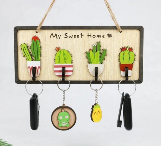 Bảng gô có gắn móc khóa trang trí gia đình